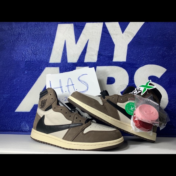 Air Jordan 1 hi travis SCOTT - Picture 3 of 5